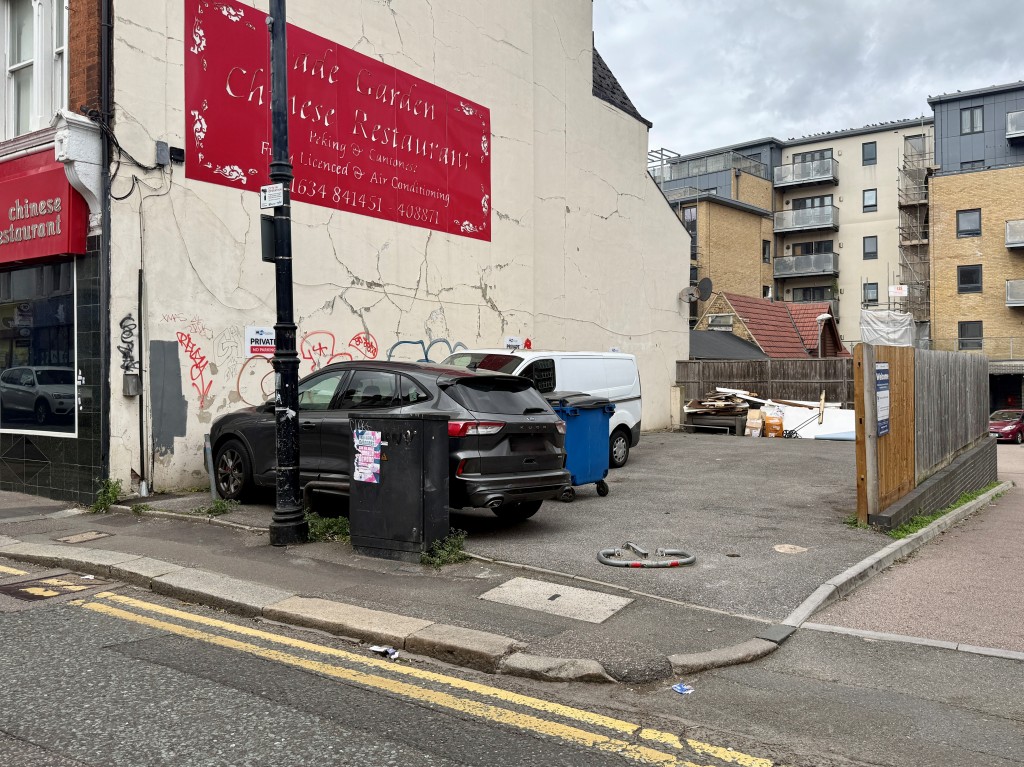 Lot: 92 - LAND FORMERLY USED AS CAR PARK - Land on High street